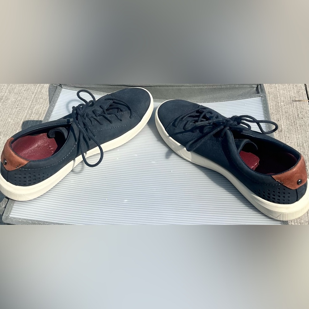 Mozo Women's Navy Sneakers for Everyday Style, size 6